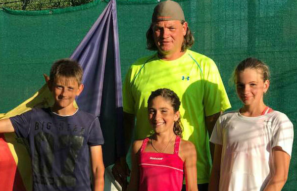 Tenismenii moldoveni au debutat cu victorii la turneul Tennis Europe din Galați