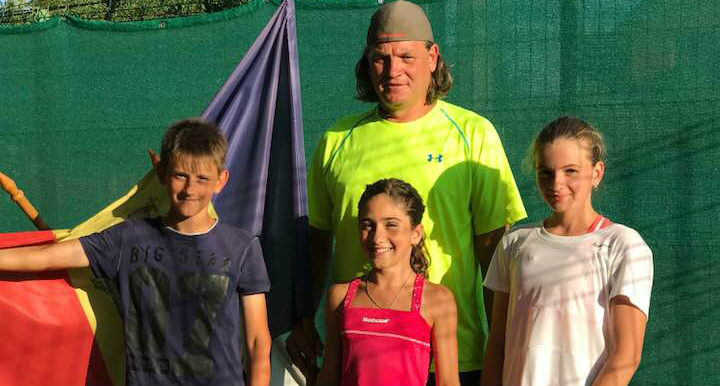 Tenismenii moldoveni au debutat cu victorii la turneul Tennis Europe din Galați