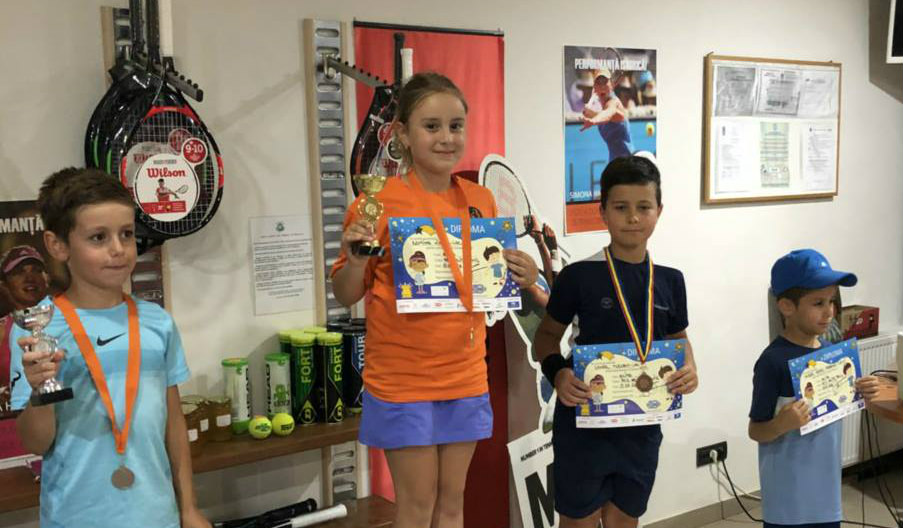 Tinerii jucători de tenis moldoveni – locuri de frunte la un turneu în Romania