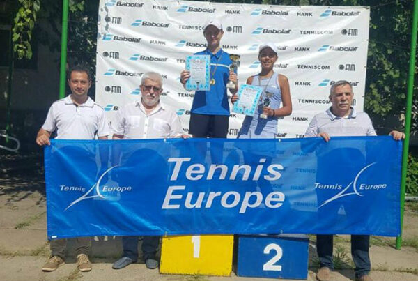 Vlada Haețcaia și Iulia Gherman, câștigătoarele turneului Babolat Cup U14